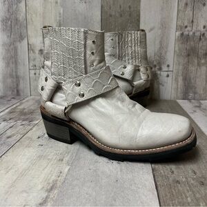 Freebird by Steven Limited Edition Whiskey Mood Ring Bootie Size 6